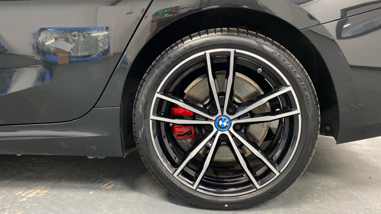 BMW 3 Series 330e M Sport 4dr Step Auto [Pro Pack] Saloon